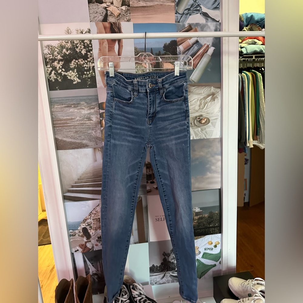 AMERICAN EAGLE JEANS